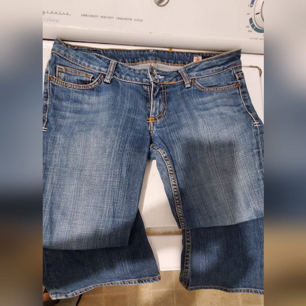 Jeans. In EUC. These have hardly been worn. No stretch to them.